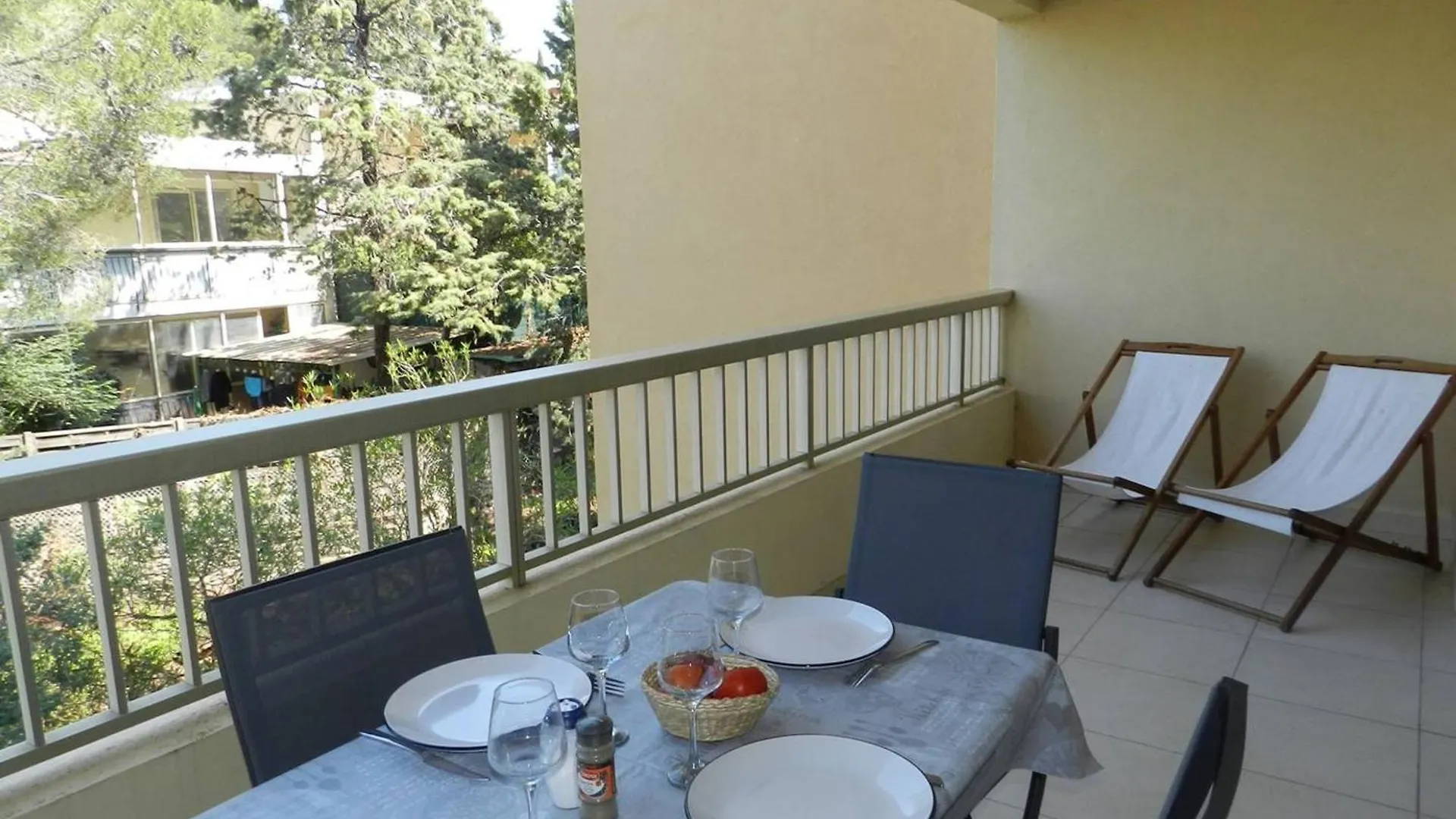 Appartement Moderne Avec Terrasse, Parking Et Proximite Plage A Bormes Les Mimosas - Fr-1-251-745