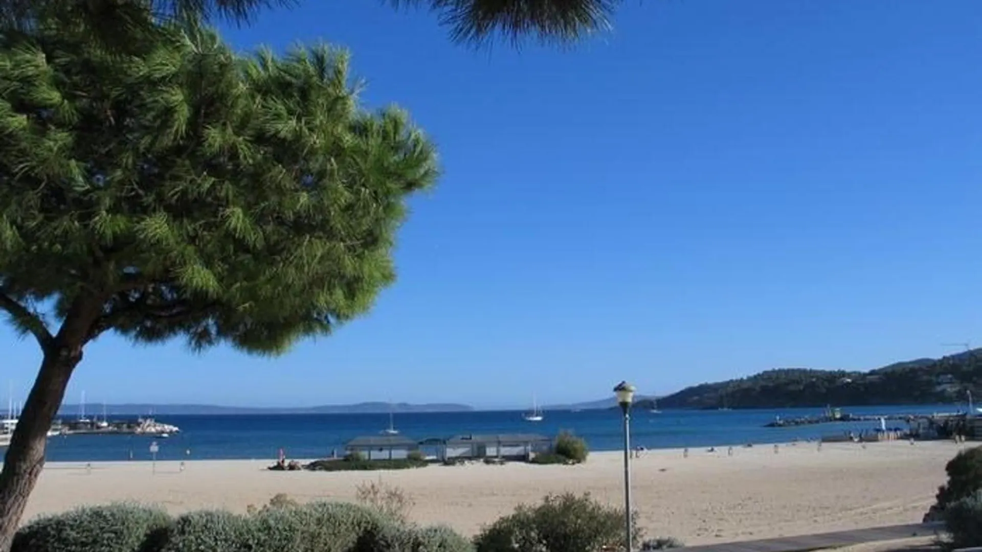 Appartement Moderne Avec Terrasse, Parking Et Proximite Plage A Bormes Les Mimosas - Fr-1-251-745 0*, ボルム・レ・ミモザ